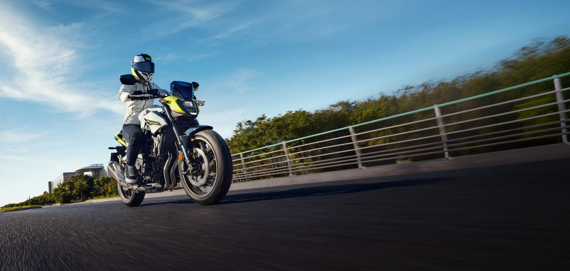2026-cb500-hornet-e-clutch-product-page-content-banner-desktop-01-3200-x-1520.webp