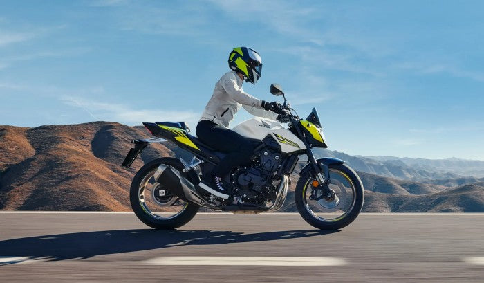 2026-cb500-hornet-e-clutch-product-page-feature-slider-desktop-01-1780-x-1040.webp