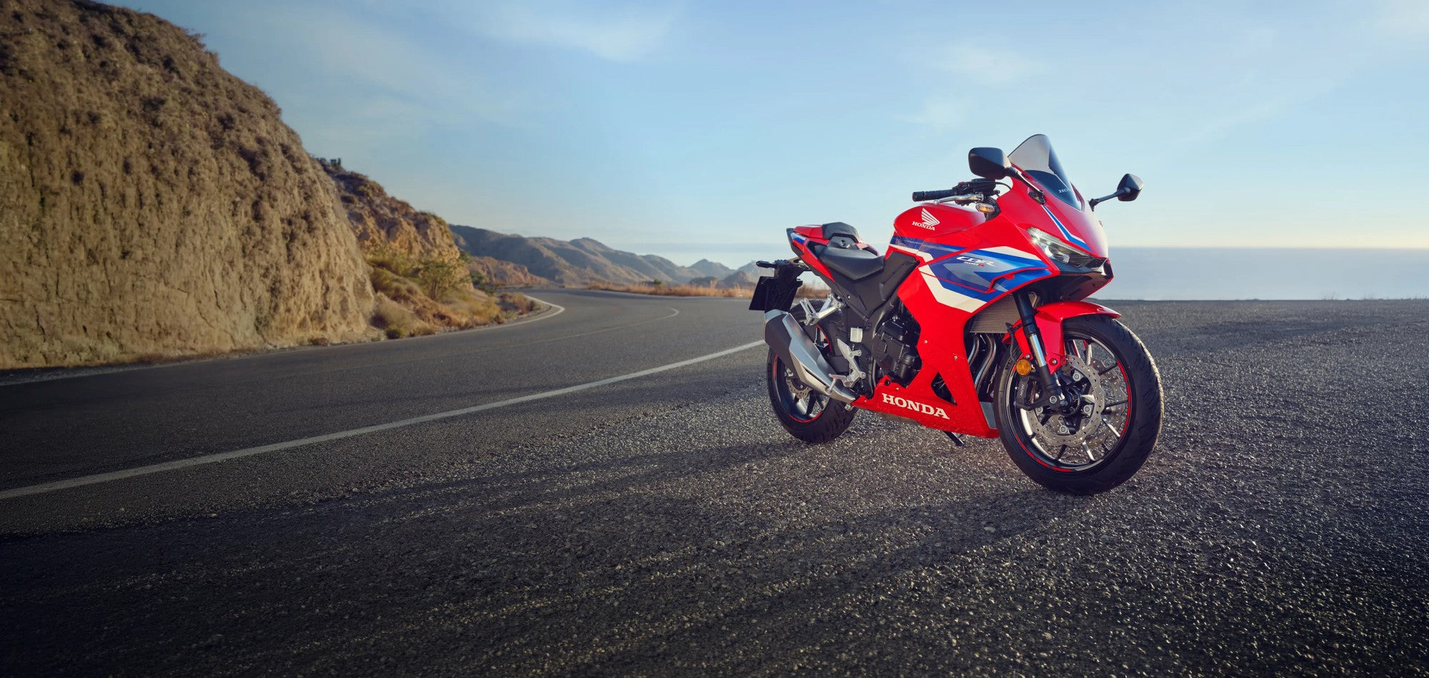 cbr500r-e-clutch-product-page-content-banner-desktop-01-3200-x-1520.webp