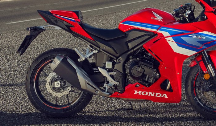 cbr500r-e-clutch-product-page-feature-slider-desktop-03-1780-x-1040.webp