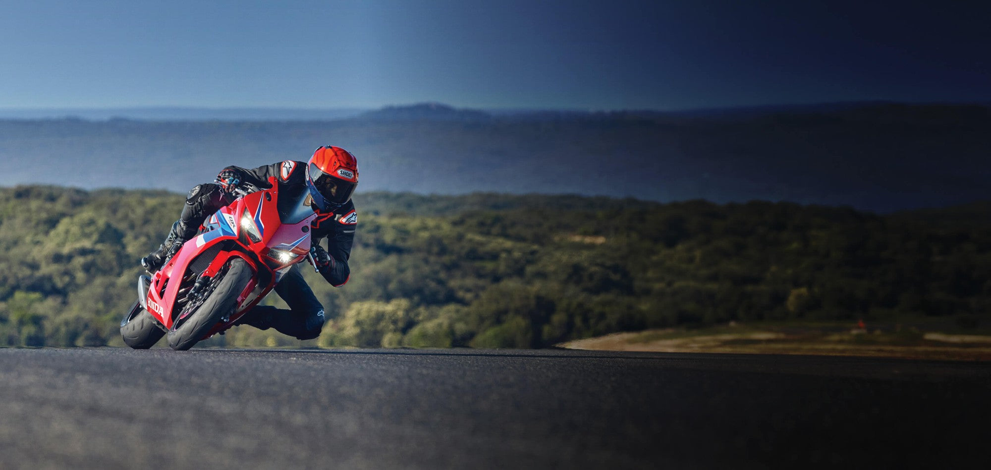 cbr650r-e-product-page-content-banner-desktop-img1-3200x1520-01.jpg