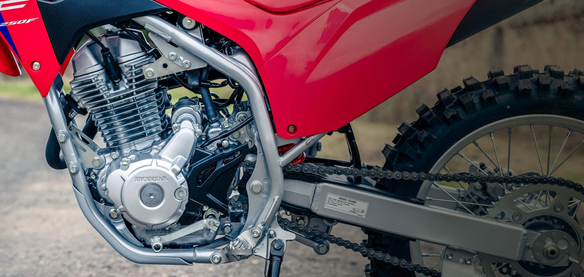 crf250f-product-page-content-banner-desktop-img1-3200x1520-v7853.jpg