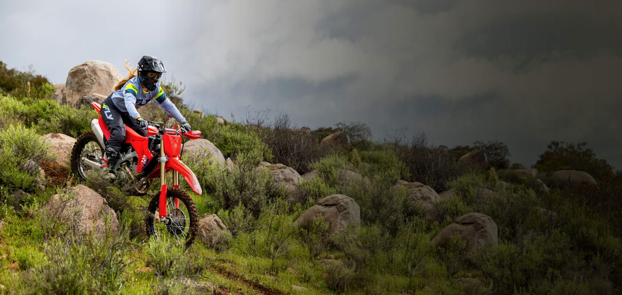 crf250rx-product-page-content-banner-desktop-img1-3200x1520.jpg