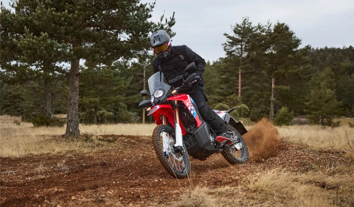 crf300-rally-2026-update-feature-desktop-02-1780-x-1040.webp