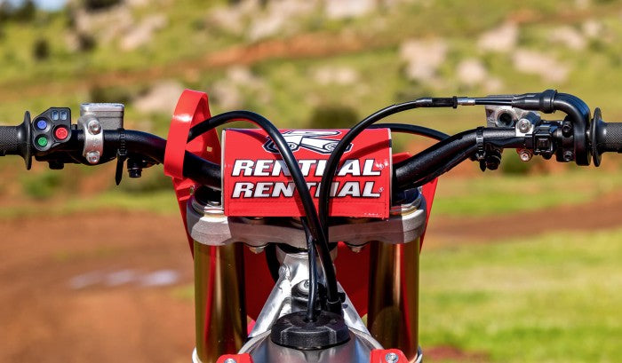 crf450r-product-page-desktop-feature-tiles-img1-1780x1040-v2.jpg