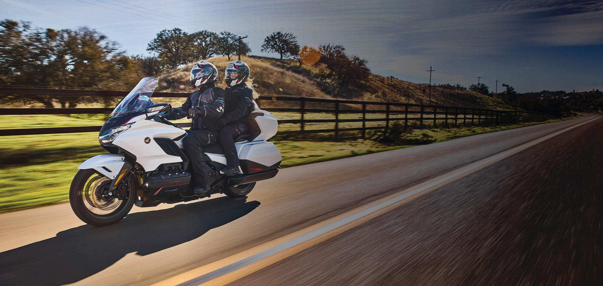goldwing-tour-product-page-content-banner-desktop-img1-3200x1520-01.jpg