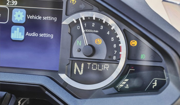 goldwing-tour-product-page-desktop-feature-tiles-img2-1780x1040-01.jpg